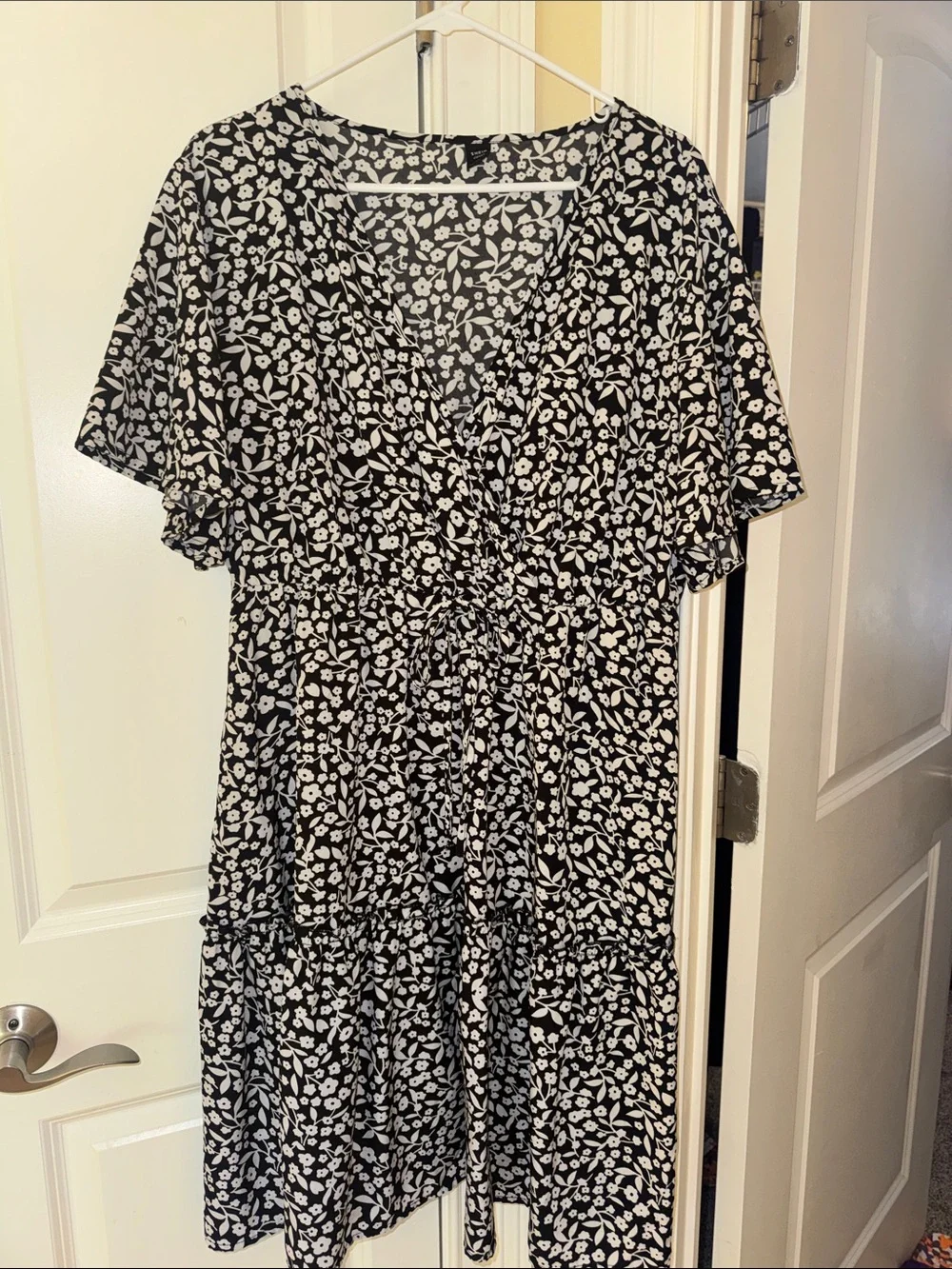 Black and White Floral Midi Dress with V-Neck Twist - Picture 1 of 6
